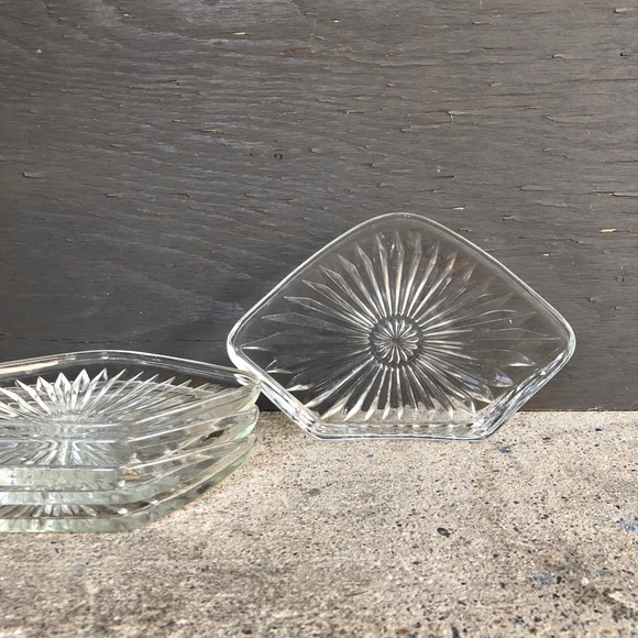 SOLD Vintage | 4 Pressed Glass Snack Plates - Picture 2 of 7